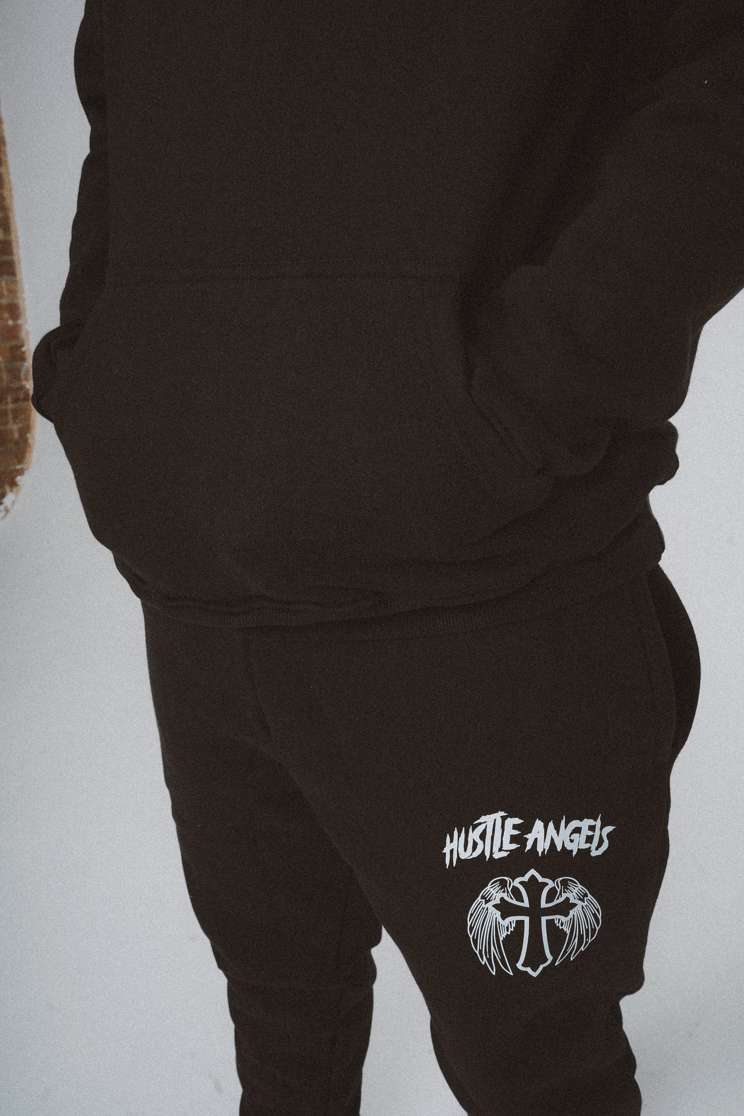 001 BLACK HUSTLEANGELS JOGGER